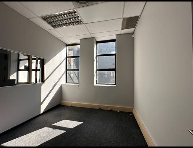 130.70M² OFFICE TO LET IN ECO PARK ESTATE
